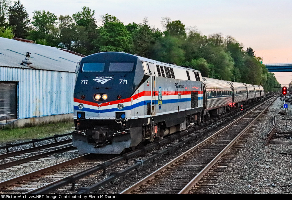 Amtrak 711 n train 241